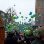 Ballonnen oplaten @Nicolaas Maesschool Amsterdam